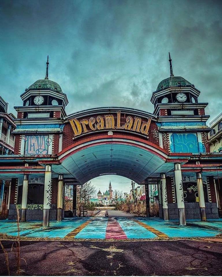 ABANDONADOS PELO MUNDO