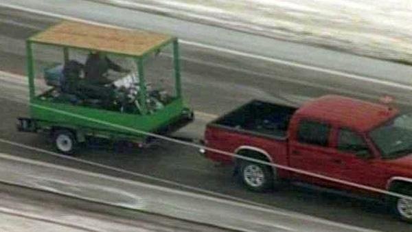 Homem é enterrado em sua motocicleta