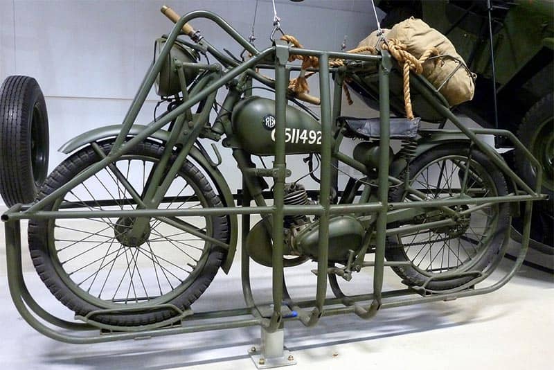 Royal-Enfield-Pulga voadora_4ever Style